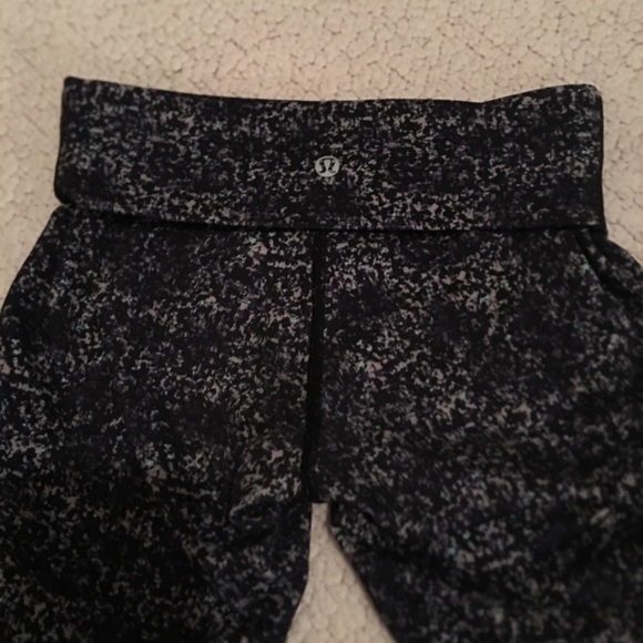 (SOLD)Lululemon Leggings - Picture 6 of 7
